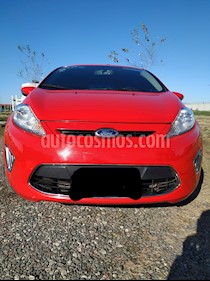 Ford Fiesta Kinetic Titanium usado (2013) color Rojo Rubi precio $320.000