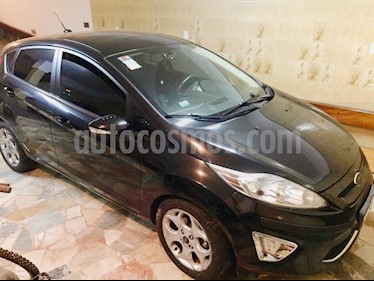 foto Ford Fiesta Kinetic Titanium usado (2012) color Negro Perla precio $275.000