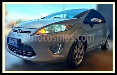 Foto venta Auto usado Ford Fiesta Kinetic Titanium (2012) color Gris Claro precio $390.000