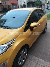 foto Ford Fiesta Kinetic Titanium usado (2011) color Amarillo Perlado precio $375.000