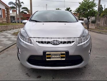 Foto Ford Fiesta Kinetic Titanium usado (2013) color Gris Claro precio $420.000