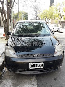 foto Ford Fiesta Max Ambiente usado (2006) color Negro precio $100.000