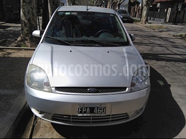 foto Ford Fiesta Max Edge Plus usado (2006) color Gris precio $180.000