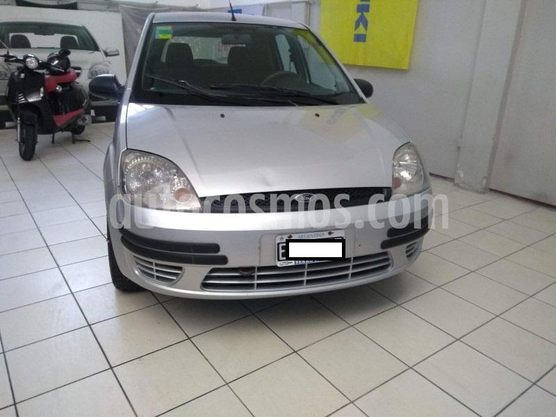 foto Ford Fiesta One Edge Plus usado (2004) color Gris Claro precio $500.000