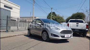 foto Ford Fiesta One Edge Plus usado (2015) color Gris Claro precio $460.000