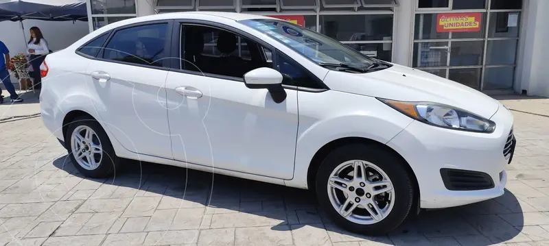 Foto Ford Fiesta Sedan SE Aut usado (2017) color Blanco Oxford financiado en mensualidades(enganche $40,843 mensualidades desde $6,226)