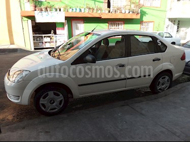 Ford Fiesta Sedan First usado (2006) color Blanco precio $45,000