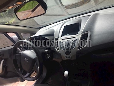 foto Ford Fiesta Sedán SE usado (2012) color Plata precio $24.500.000