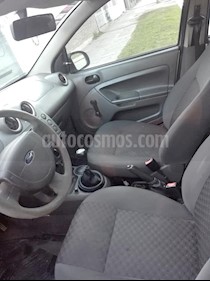 foto Ford Fiesta 5P Ambiente usado (2006) color Gris precio $135.000