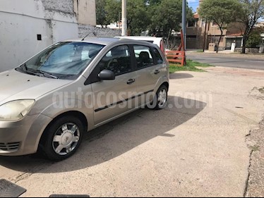 foto Ford Fiesta 5P Ambiente usado (2006) color Beige precio $145.000