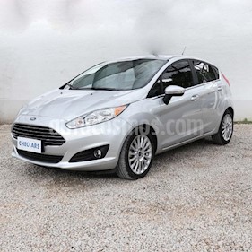 foto Ford Fiesta 5P Titanium Kinetic Design usado (2015) color Gris Claro precio $510.000