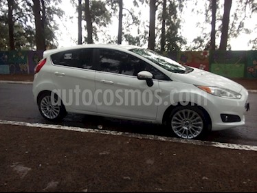 foto Ford Fiesta 5P Titanium Kinetic Design usado (2017) color Blanco Oxford precio $545.000