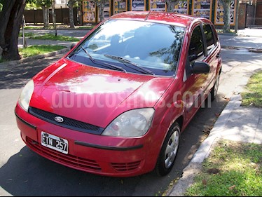 Ford Fiesta 5P Ambiente usado (2005) color Rojo precio $160.000