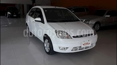 foto Ford Fiesta 4P Max Edge TDCi usado (2006) color Blanco precio $280.000