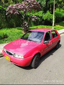 Ford Fiesta LX 5 Ptas. usado (2000) color Rojo precio $6.000.000