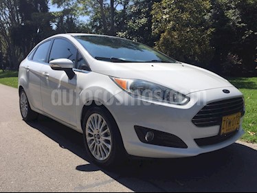 Foto Ford Fiesta Titanium Aut usado (2014) color Blanco precio $34.900.000