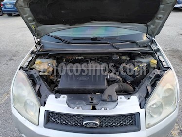 foto Ford Fiesta Max usado (2009) color Plata precio BoF2.800
