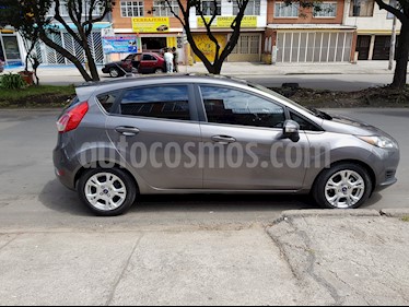 foto Ford Fiesta SE 5P usado (2014) color Gris precio $30.500.000