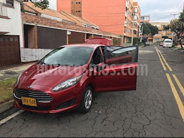 foto Ford Fiesta SE usado (2015) color Rojo Rubí precio $34.000.000