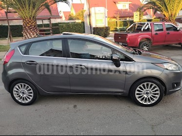 foto Ford Fiesta Titanium 1.6L usado (2014) color Gris precio $5.590.000