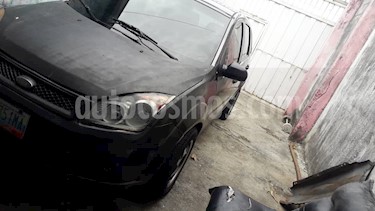 Ford Fiesta Max usado (2009) color Gris precio u$s2.300