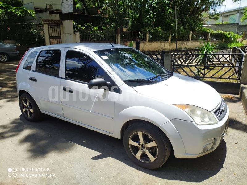 Ford Fiesta Max usado (2010) color Blanco precio u$s3.000