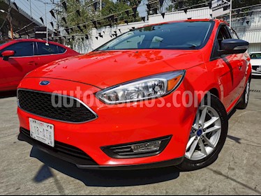 Ford Focus Hatchback SE usado (2017) color Rojo Racing precio $215,000
