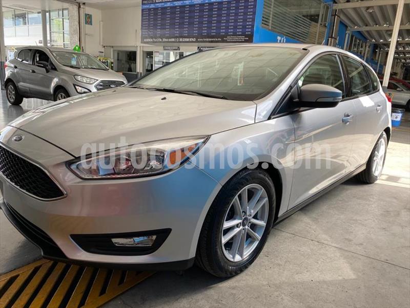 Ford Focus Hatchback SE Aut usado (2017) color Plata precio $209,900