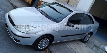 Foto venta Auto usado Ford Focus One 4P 1.6 Ambiente (2004) color Gris Mercurio precio $125.000
