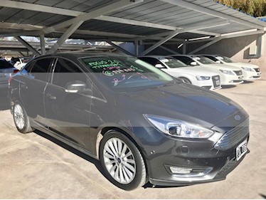 foto Ford Focus One 4P Ambiente 1.6 usado (2015) color Gris Oscuro precio $544.000