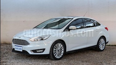 foto Ford Focus One 4P Ambiente 1.6 usado (2016) color Blanco precio $680.000