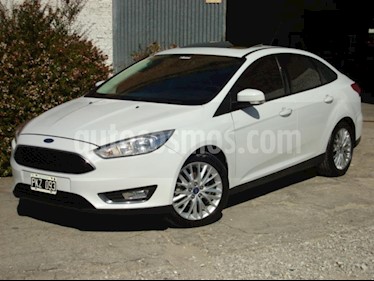 foto Ford Focus One 4P Edge 1.6 usado (2016) color Blanco precio $440.000