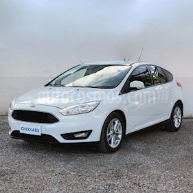 foto Ford Focus One 5P 1.6 Edge usado (2017) color Blanco precio $583.000
