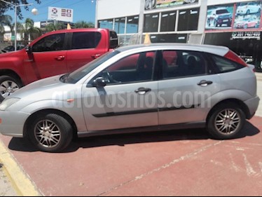 foto Ford Focus One 5P Edge 1.6 usado (2000) color Gris Claro precio $115.000