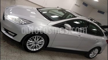 foto Ford Focus One 4P Edge 1.6 usado (2018) color Gris Claro precio $1.280.000