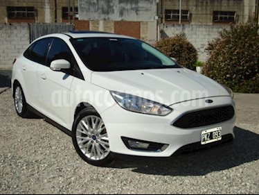 foto Ford Focus One 4P Edge 1.6 usado (2016) color Blanco precio $490.000