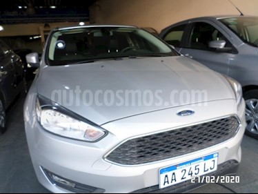 foto Ford Focus One 4P Edge 1.6 usado (2016) color Gris Claro precio $810.000
