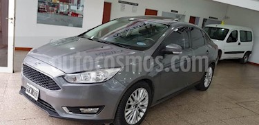 Foto venta Auto usado Ford Focus Sedan 2.0L SE (2015) color Gris Oscuro