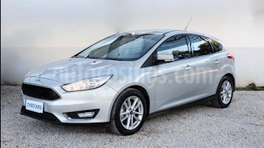 foto Ford Focus Sedán 2.0L SE usado (2016) color Gris Oscuro precio $560.000