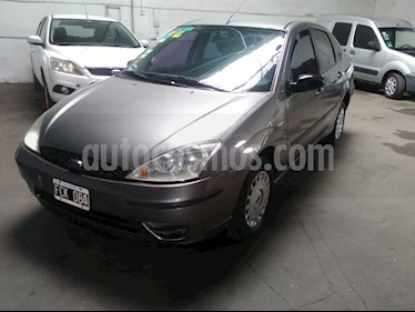 foto Ford Focus Sedán Ambiente 1.6 usado (2005) color Beige precio $300.000