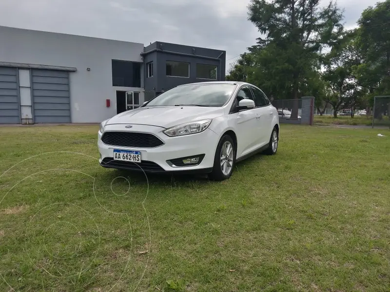 Foto Ford Focus Sedan 2.0L SE usado (2016) color Blanco precio $15.500.000