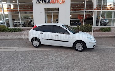 foto Ford Focus 5P 1.6L Ambiente usado (2008) color Blanco Oxford precio $230.000