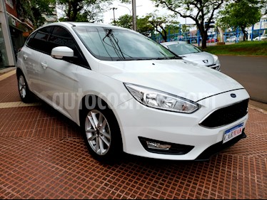 Foto Ford Focus 5P 1.6L S usado (2015) color Blanco precio $539.990