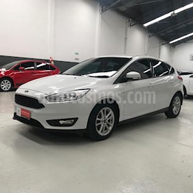 foto Ford Focus 5P 1.6L S usado (2016) color Blanco precio $483.145
