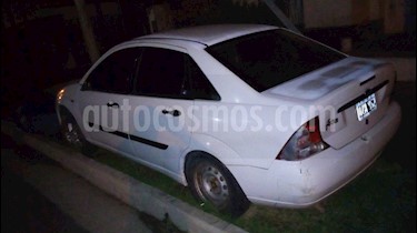 Foto Ford Focus 5P 1.8L Ghia TDCi usado (2002) color Blanco precio $25.000