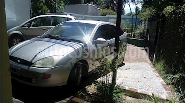 Foto Ford Focus 5P 2.0L Ghia usado (2000) color Gris Mercurio precio $110.000