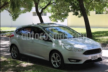 Foto venta Auto usado Ford Focus 5P 2.0L SE Plus (2015) color Gris Claro precio $498.000