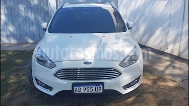 foto Ford Focus 5P 2.0L Titanium Aut usado (2017) color Blanco precio u$s15.000