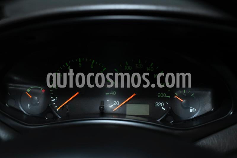 Ford Focus 5P 1.6L Ambiente usado (2004) color Beige precio $470.000