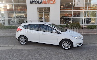 foto Ford Focus 5P 1.6L S usado (2018) color Blanco Oxford precio $750.000